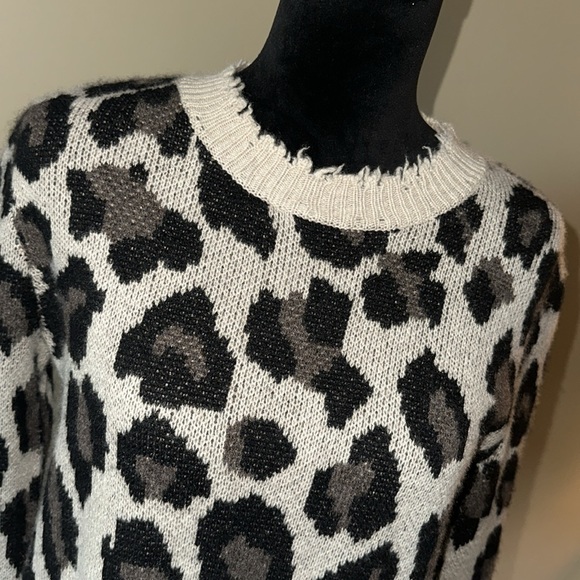 EUC AQUA Cashmere Sweater Medium - Picture 2 of 6